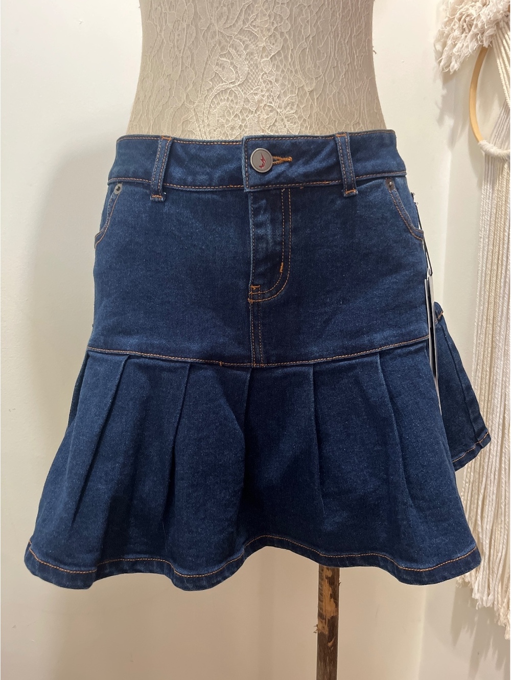 Women’s size 6 dark wash denim JCPenney skirt NWT
